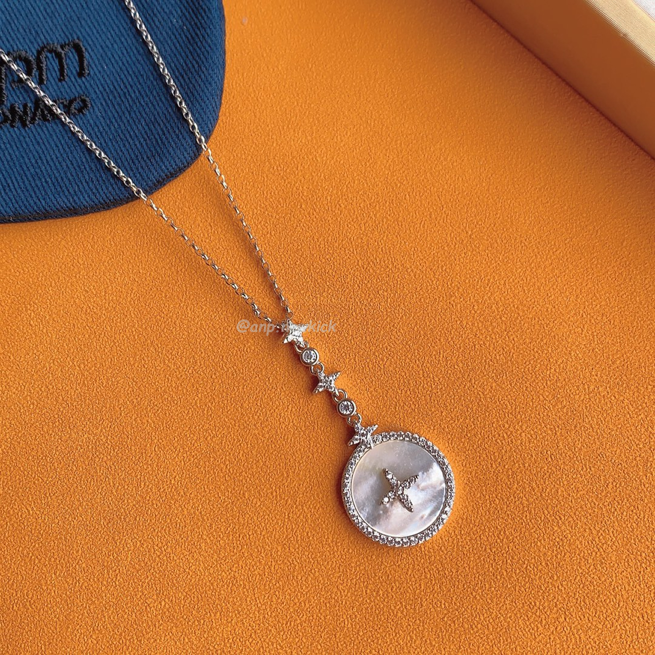 Apm Monaco Star Mother Of Pearl Necklace (1) - www.newkick.vip